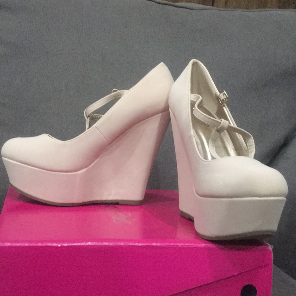 New in the box cream wedges